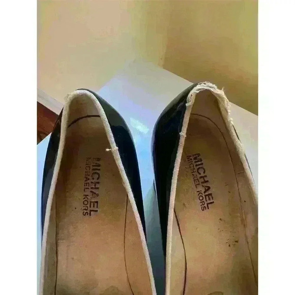 Michael Kors Women's Black & White Striped Wedge Peep Toe Heels Size 8M - Picture 2 of 5
